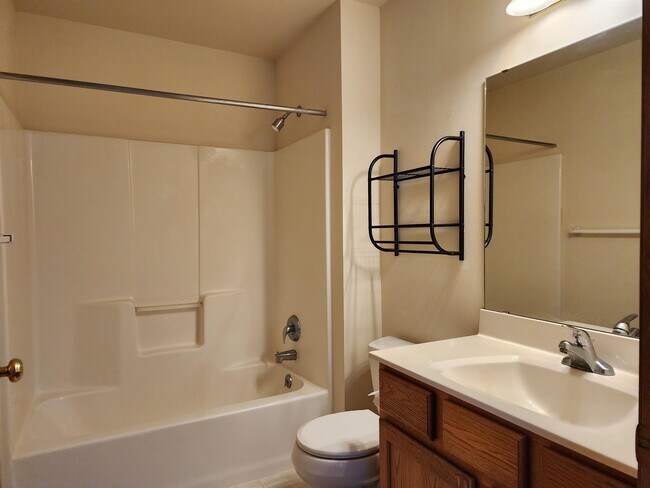 Building Photo - 3076 Selkirk Dr