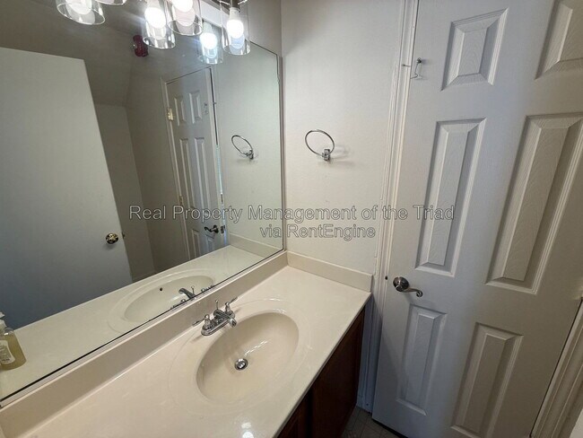 Building Photo - 809 Topsail Dr