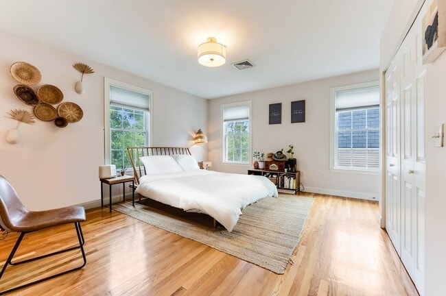 Building Photo - 601 E Broadway