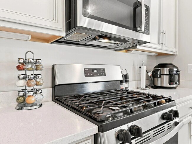 Building Photo - Lease OR Lease to Own