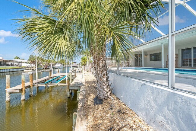 Building Photo - Direct Canal Front Home