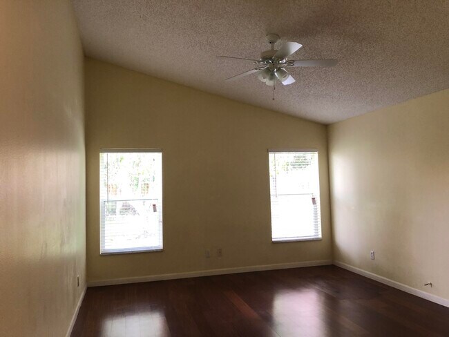 Building Photo - 1612 Oak Berry Cir
