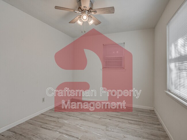 Building Photo - 224 W 5th St