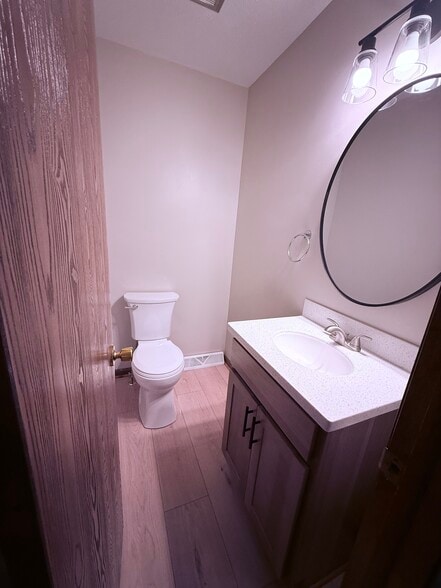 Building Photo - 4052 Canterbury Dr