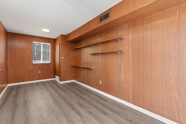 Building Photo - 4 Bedroom Home in Bay Park with Office and...