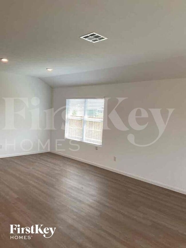 Building Photo - 31641 Acacia Vis