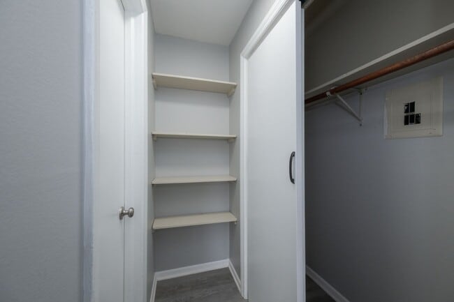 Building Photo - 15302-03 Knox-