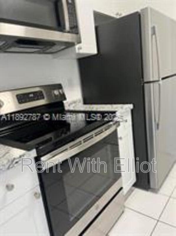 Building Photo - 500 NE 2nd St