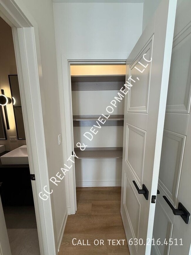 Building Photo - 3202 N Kildare Ave