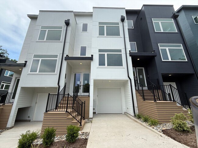 Primary Photo - Luxurious New Construction 4BD, 4BA Downto...