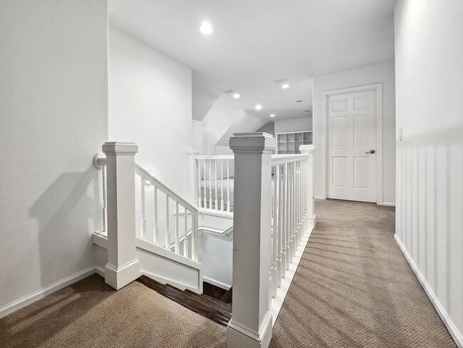 Building Photo - Stunning 4-Bedroom Home with Luxurious Mas...