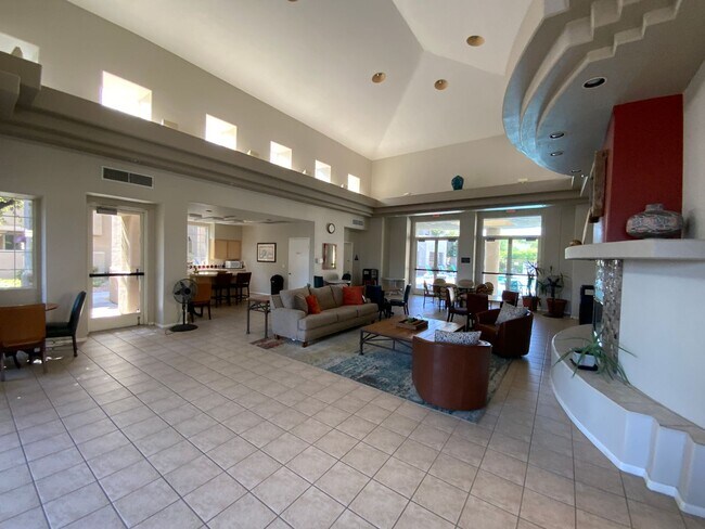 Building Photo - 2 Bed, 2 Bath, Condo with Pools, Fitness Center & Balcony located in Las Vegas, Nevada.