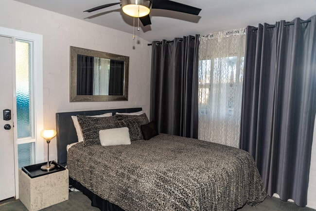 Building Photo - 1423 E San Lorenzo Rd