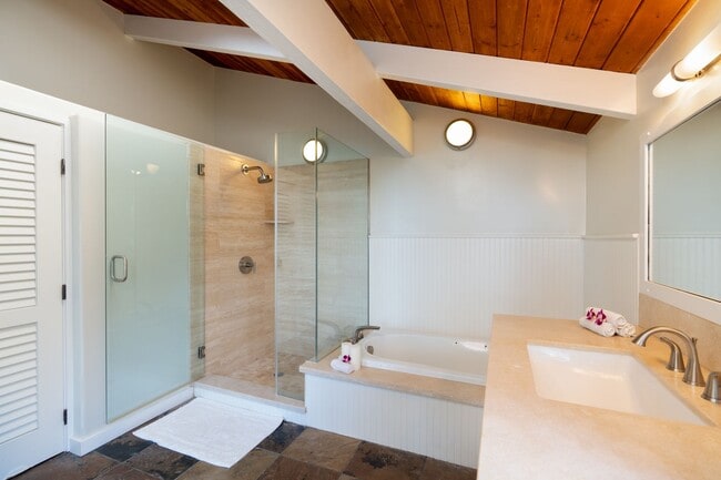 Building Photo - Enjoy Cool Breezes And Dazzling Views Of The Ocean Below At This Private, 4 Bedroom, 3.5 Bath Lan...