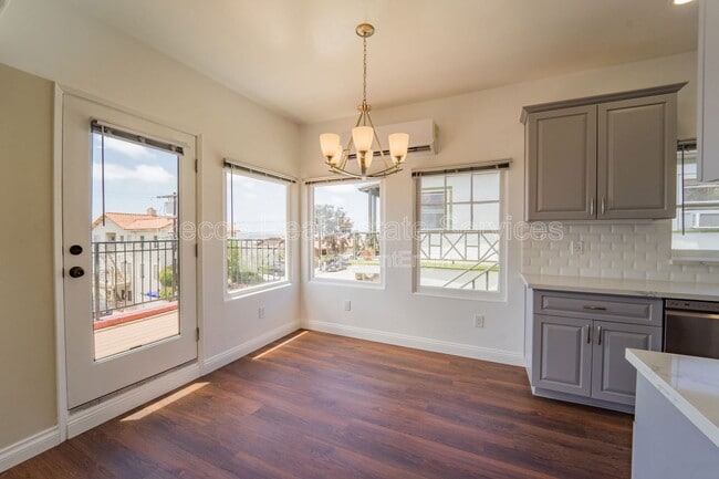 Building Photo - 3345 Columbia St