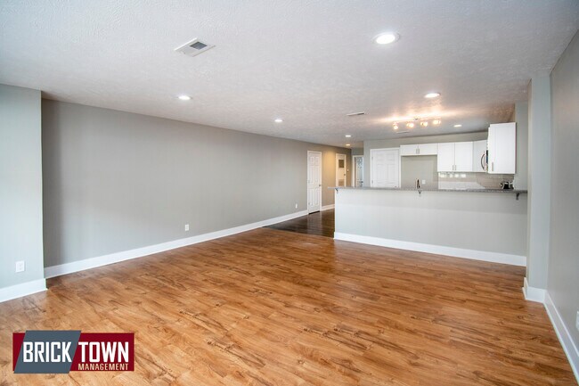 Building Photo - 2705 Leavenworth St