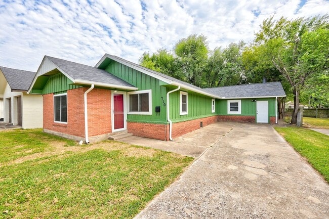 Primary Photo - 4 bed 2 bath home in Norman