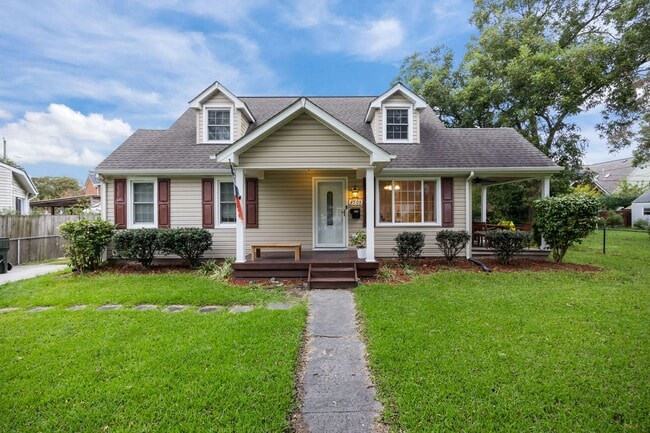 Building Photo - Beautifully Updated 4-Bedroom Home in Norf...