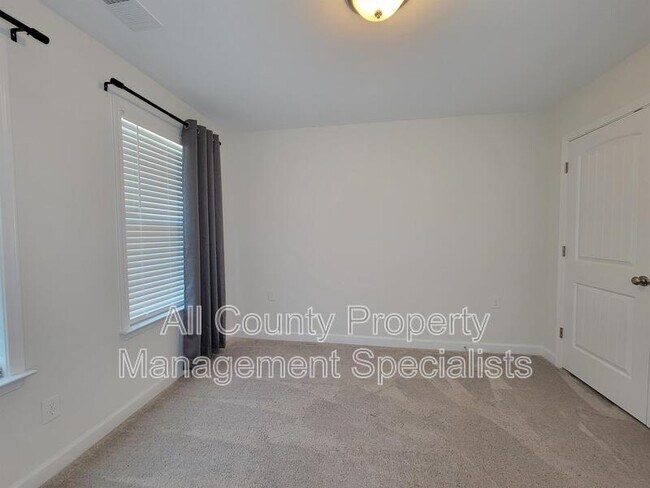 Building Photo - 1171 Bergenfield Ln