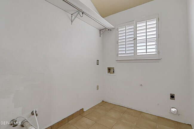 Building Photo - 6839 Pasatiempo Cir