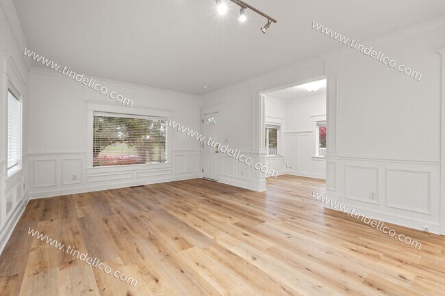 Building Photo - Beautiful North Portland Home —3- Bedrooms...