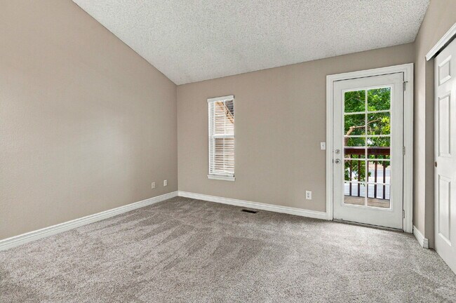 Building Photo - 3-Bedroom Louisville Townhome with Finished Basement