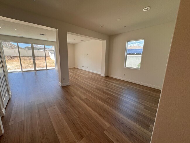 Building Photo - Beautiful 5 Bedroom 3 Bathroom Home Built in 2021