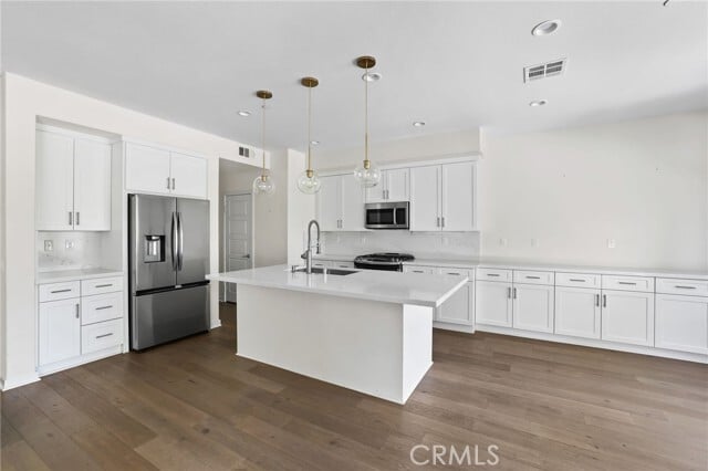 Building Photo - 216 Finch