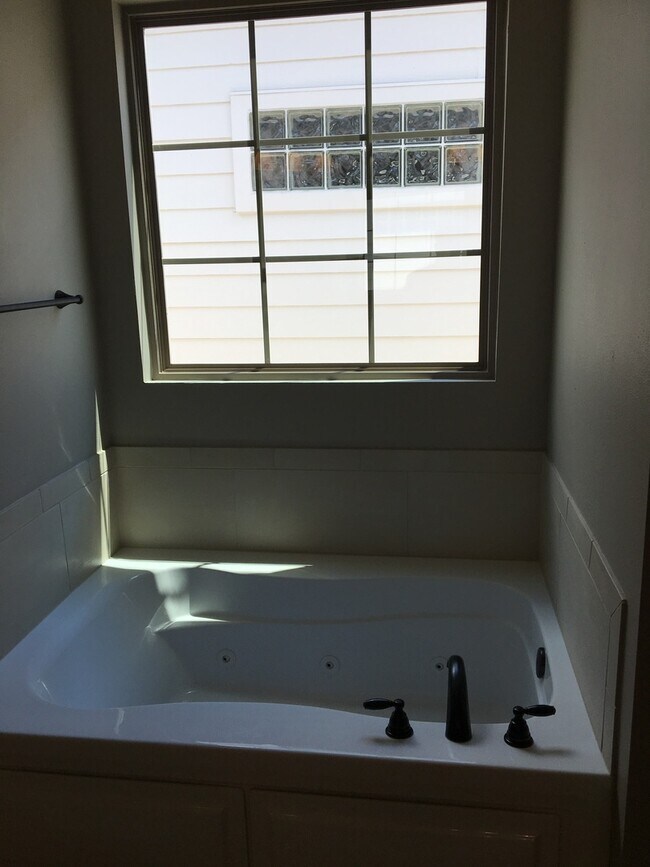 Building Photo - Brand new 3 br house by U club! dbl garage...