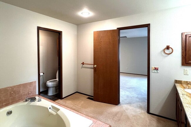 Building Photo - 12941 NE 71st St