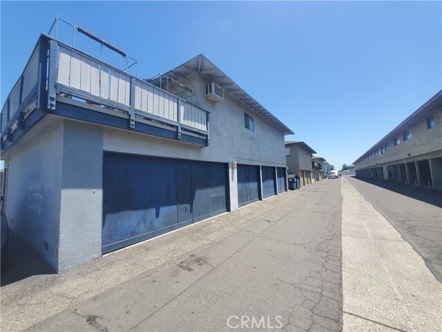 Building Photo - 205 Delano St