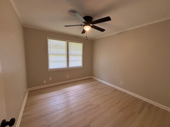 Building Photo - 2608 E Cavett Dr