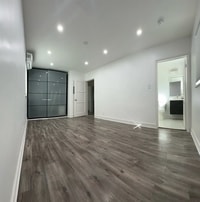Building Photo - Location! Location! Close to Everything.
