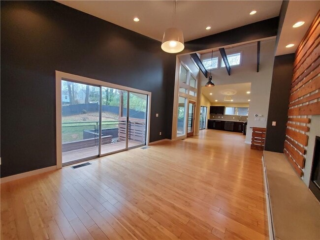 Building Photo - 1908 Lomita Rd SE