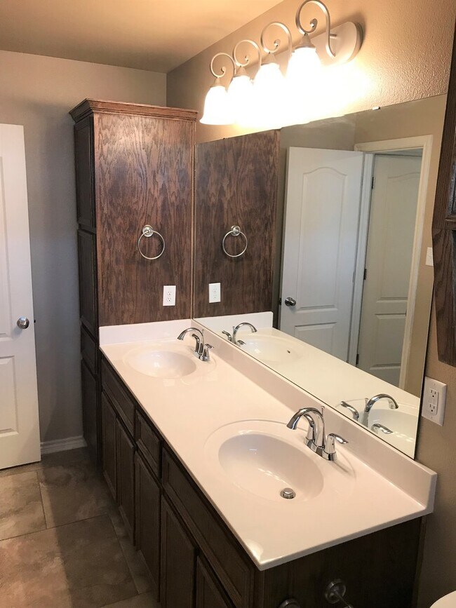 Building Photo - Beautiful 2 bed/2 bath near Fort Hood near Clear Creek in Killeen!