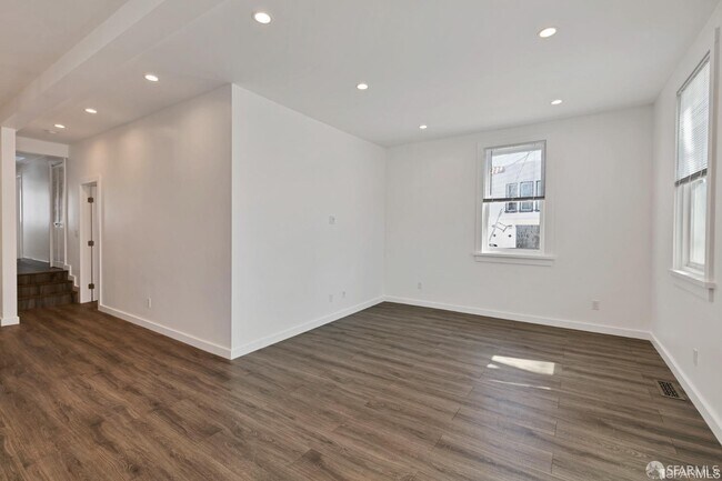 Building Photo - 68 Cayuga Ave