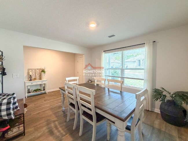 Building Photo - 5469 Merlin