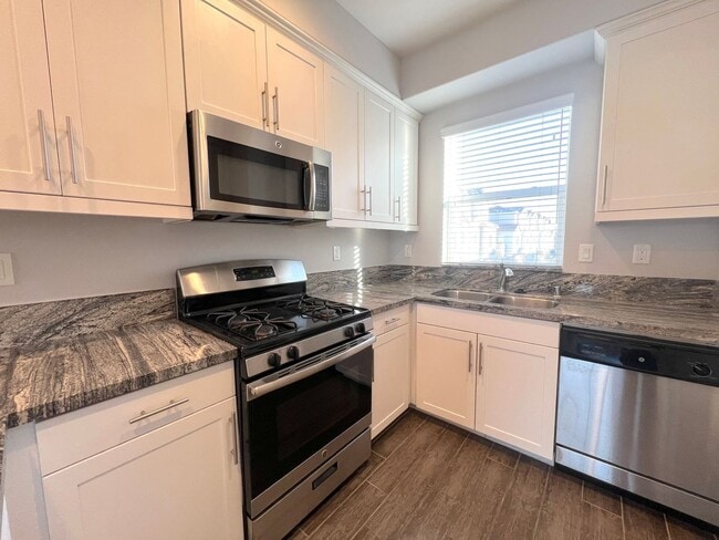 Building Photo - 4 Bedroom townhome available now in Cypress