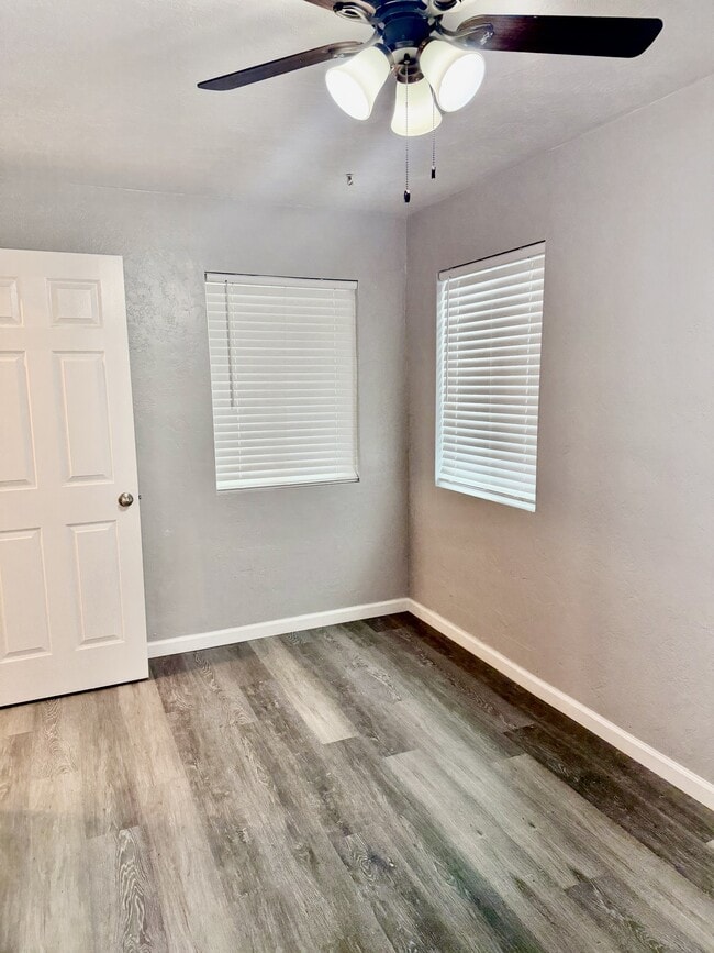 Building Photo - 986 S Hope Ave