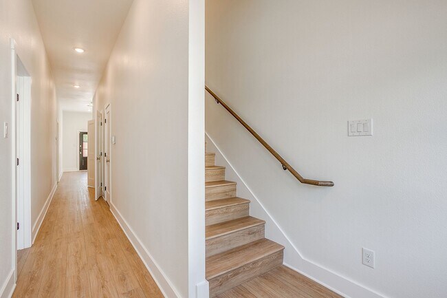 Building Photo - 2333 Benbrook Blvd
