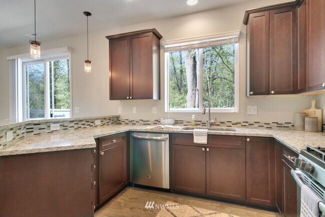 Building Photo - Listed For Rent