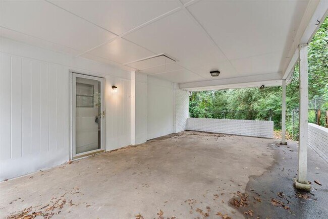 Building Photo - 2352 Elmwood Cir SE