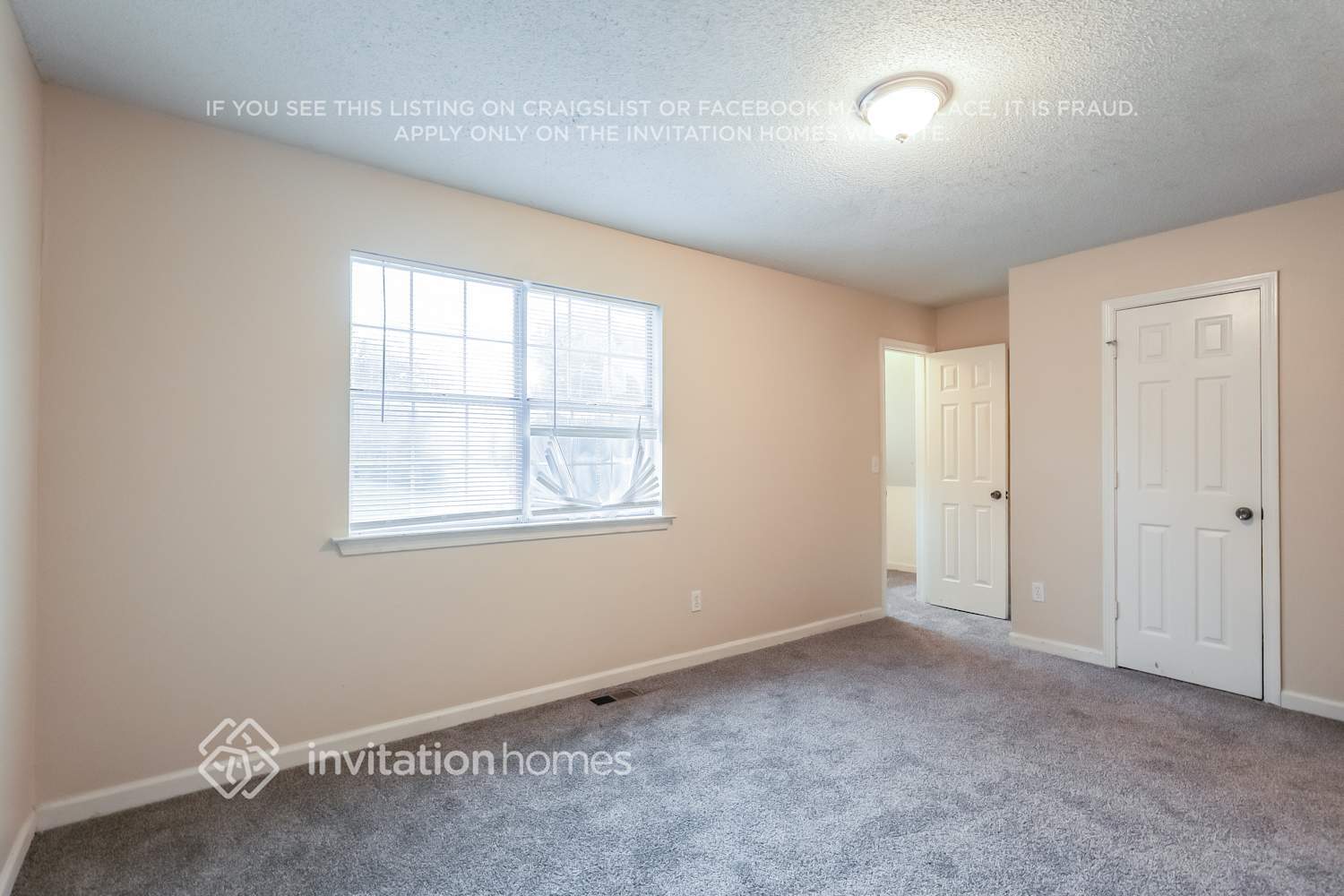 Building Photo - 220 Rosewood Dr