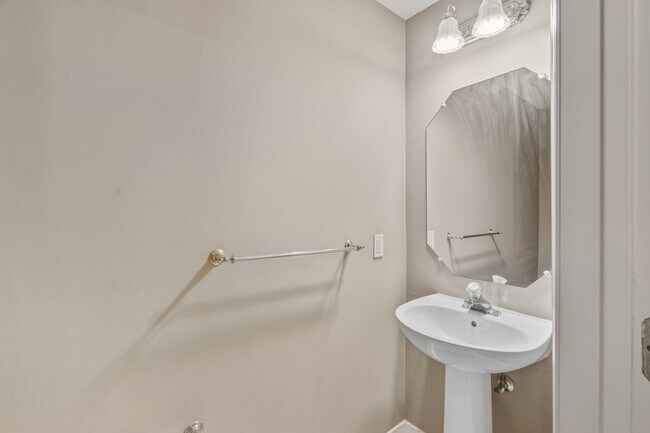 Building Photo - 108 Riverwalk Way