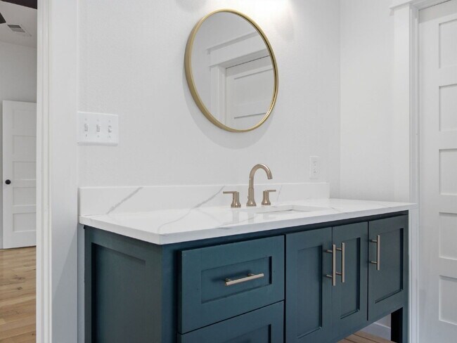 Building Photo - "Elegant 4-Bedroom 2.5-Bath Victorian Charm Meets Modern Luxury!"