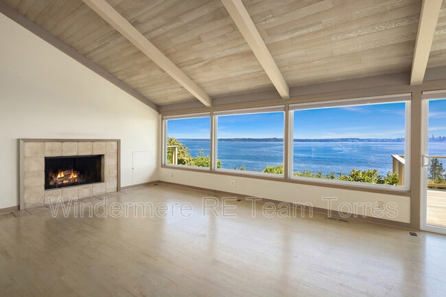 Building Photo - 10837 Bill Point Bluff NE