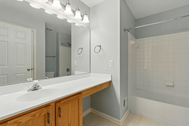 Building Photo - 2513 Holly Springs Ct