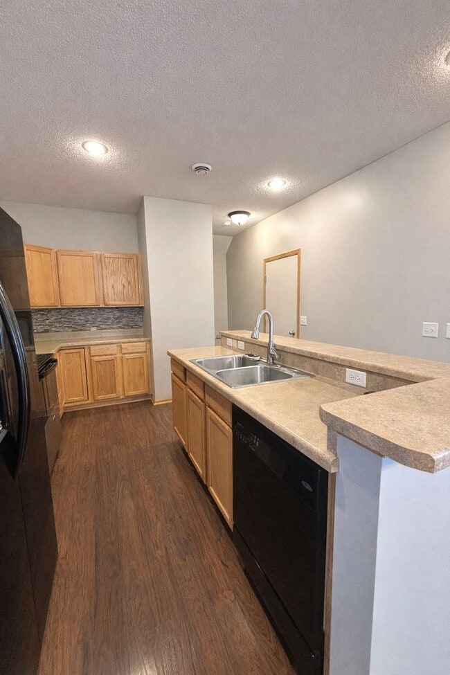 Building Photo - Gorgeous 2bed 2bath Townhome in Bailey’s Arbor