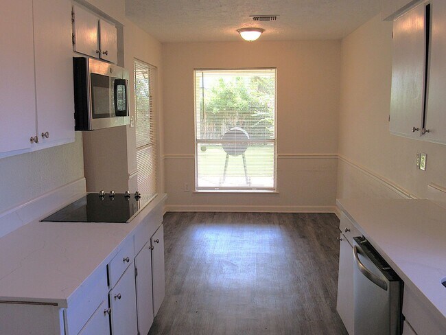 Building Photo - Conveniently located Atascocita Area Home
