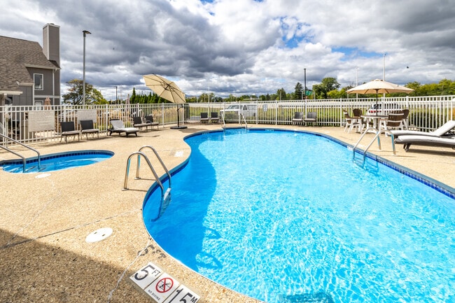Building Photo - The Glen Luxury Townhomes